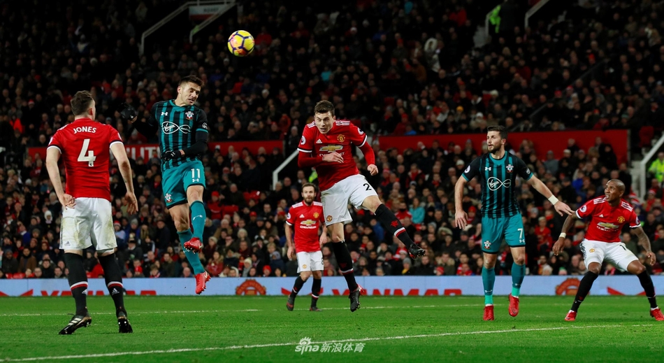 塔迪奇头球攻门