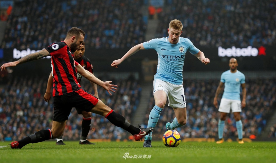 德布劳内带球突进