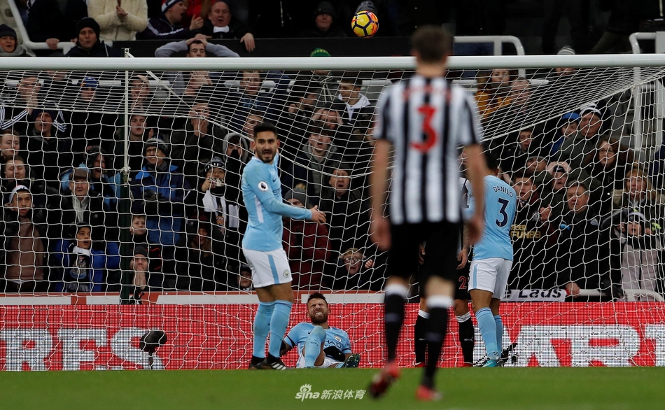 奥塔门迪门线解围