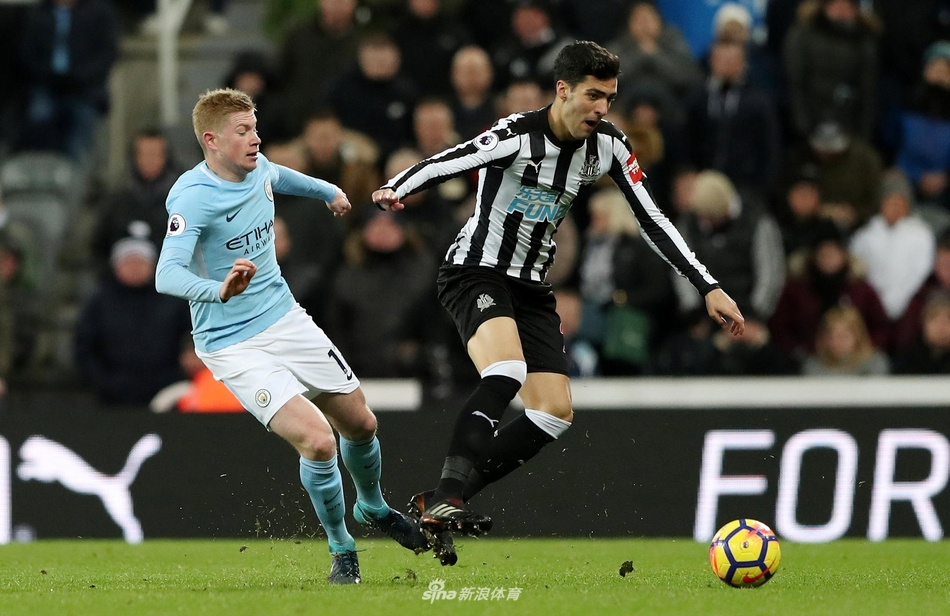 梅里诺带球突破