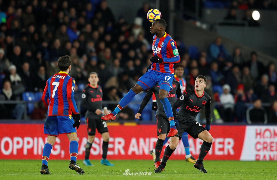 本特克争顶头球