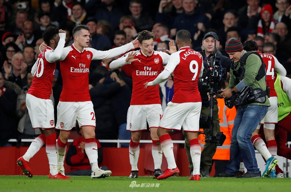阿森纳众将庆祝