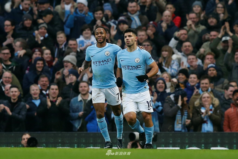 阿圭罗斯特林庆祝