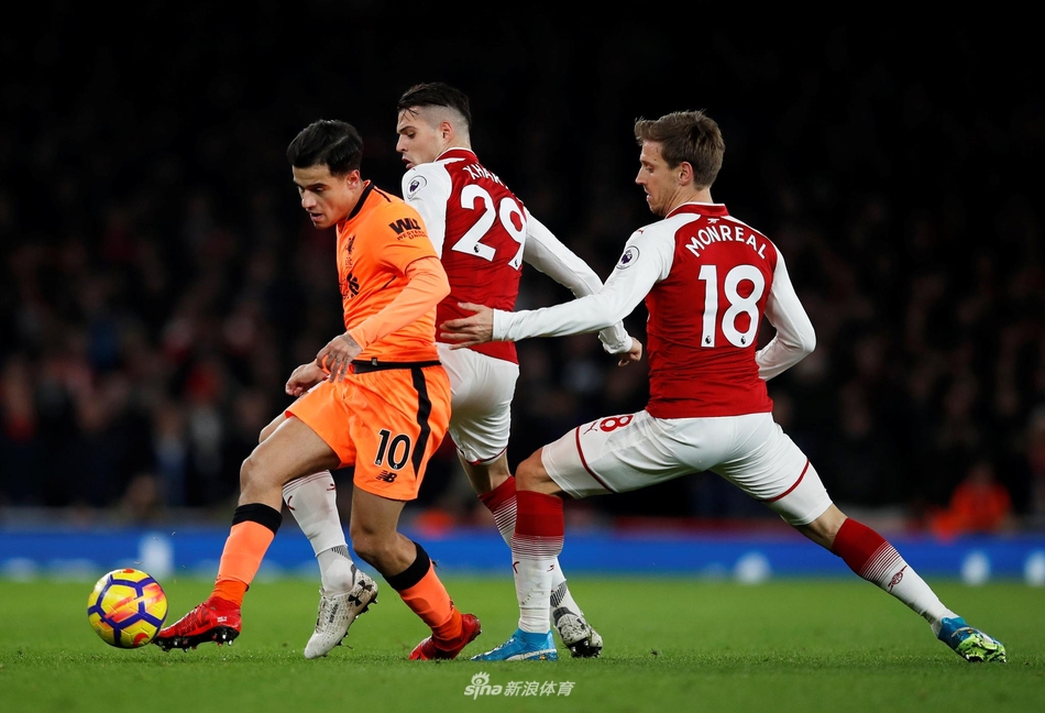 库蒂尼奥以一敌二