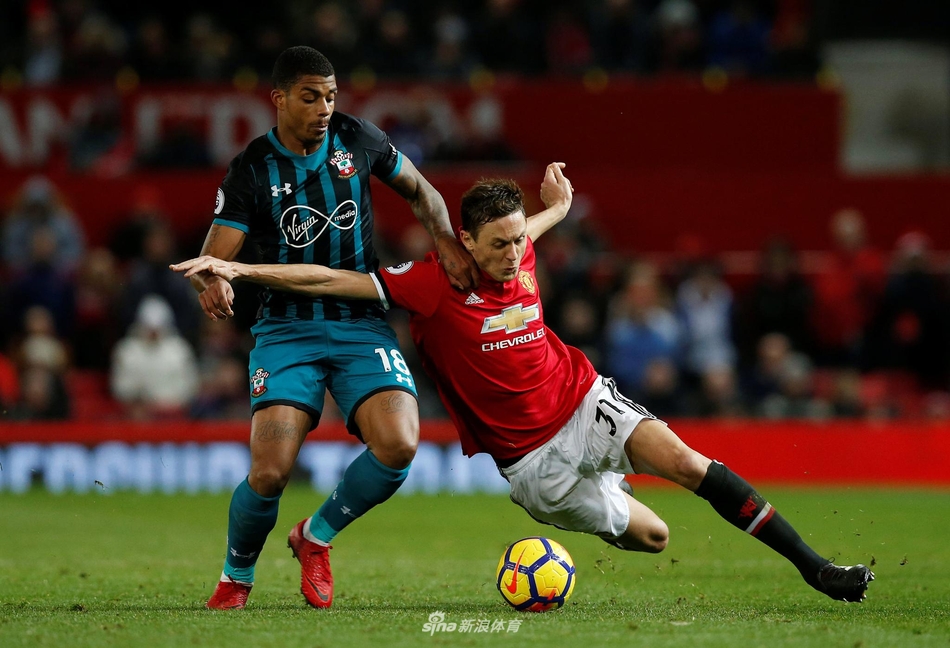 马蒂奇拼抢倒地