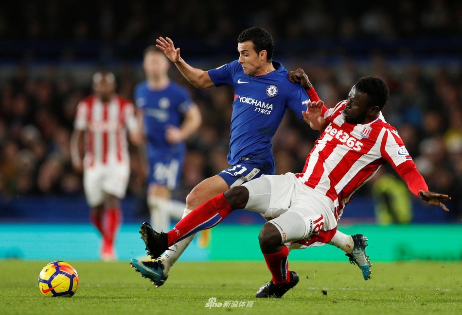 佩德罗带球突破