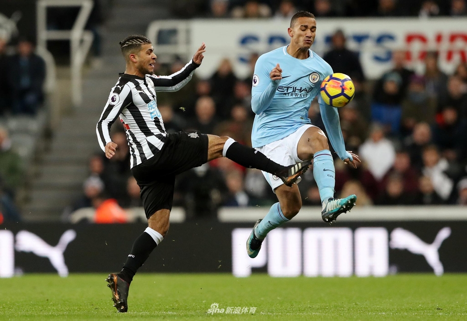 达尼洛带球突破