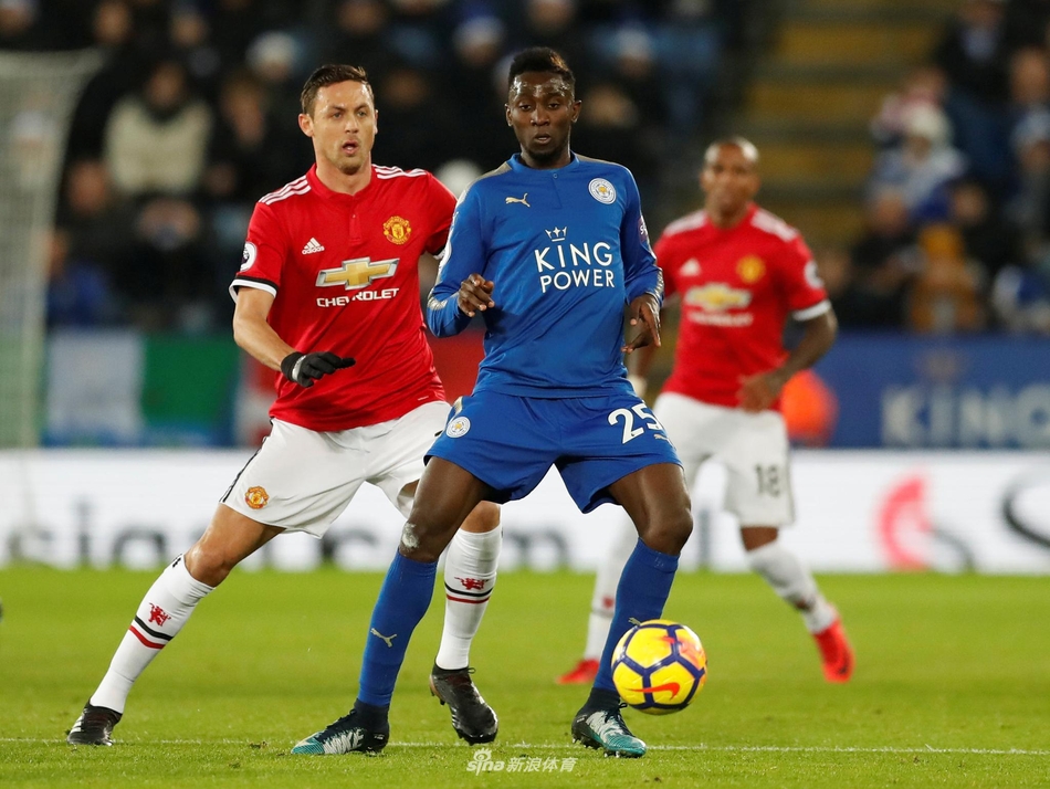 恩迪迪背身护球