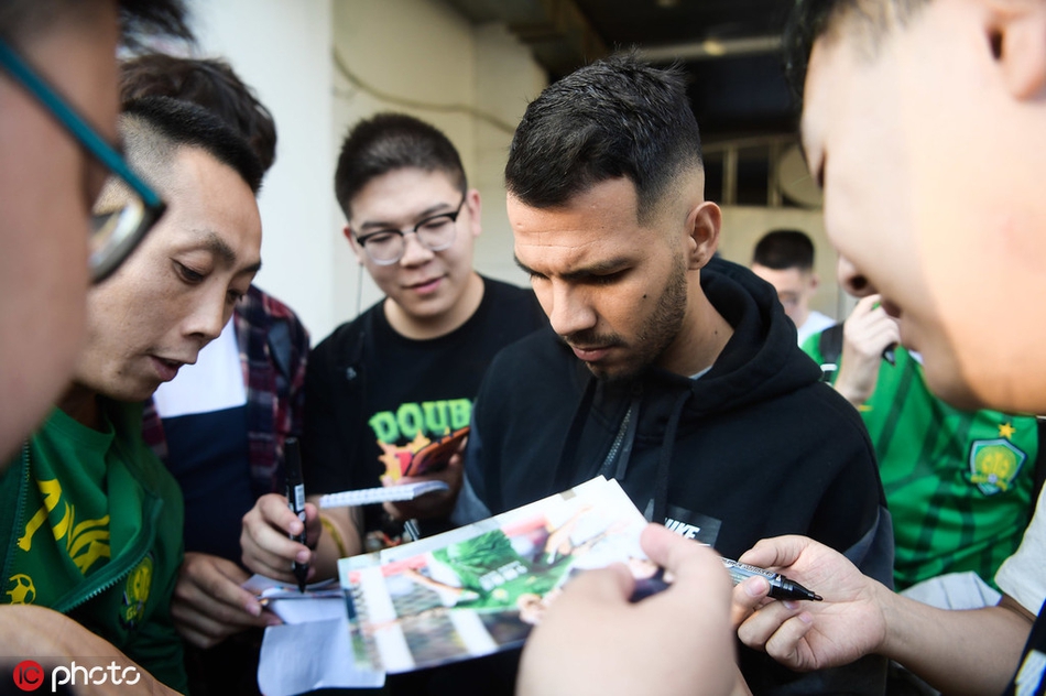 队记：阿德巴约的伤势不严重&不会长期缺阵 目前是每日观察状态