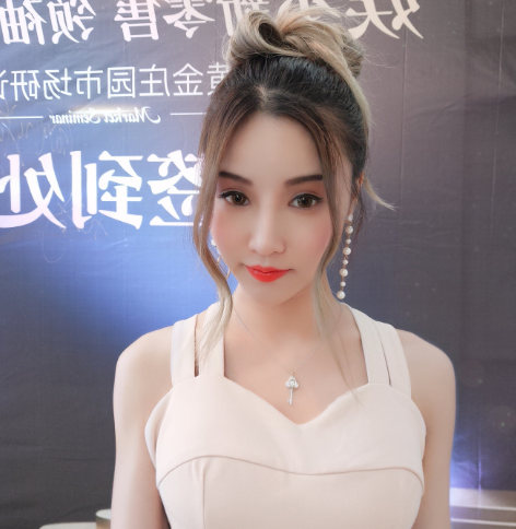 她希望通过自己的分享,鼓励更多女孩热爱生活、热爱运动,勇敢追求属于自己的美