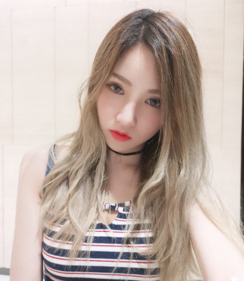 她已然成为了篮球文化中不可或缺的一部分,是一个传播快乐和正能量的使者