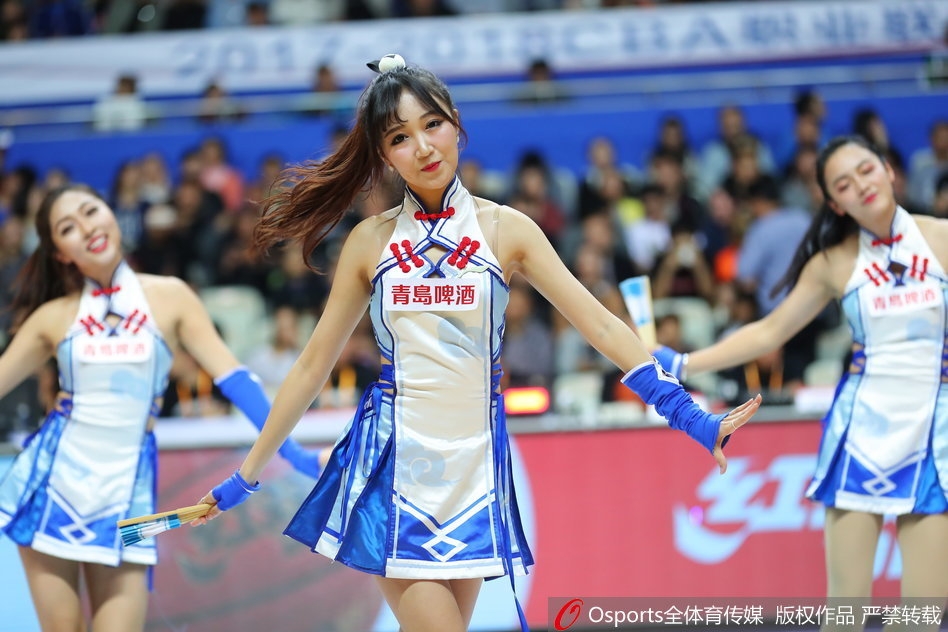 伴随着动感的节奏，一位宝贝的马尾辫在空中划出利落的弧线，她自信的笑容和充满力量感的舞步，让看台上的观众都忍不住随之摇摆。