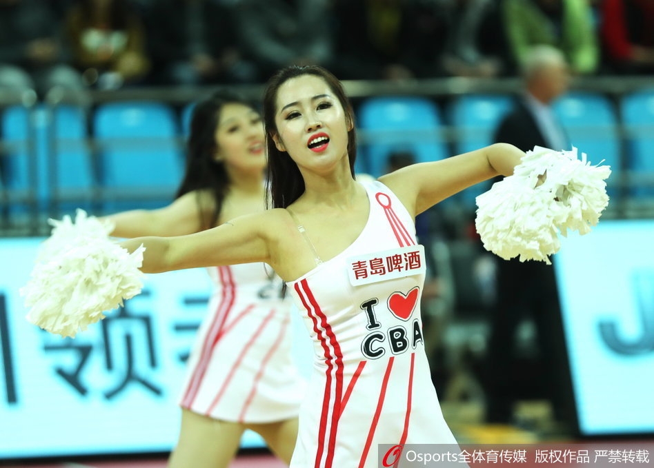 赛场上的篮球宝贝如同精灵般闪耀动人