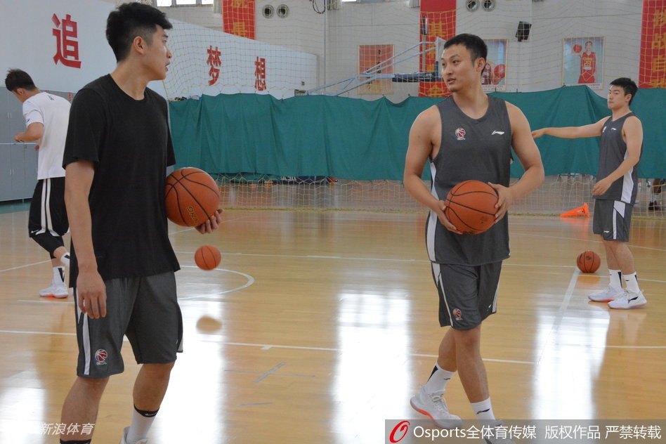 谢智杰运球突破瞬间如利刃出鞘，年轻血液激活全新战术