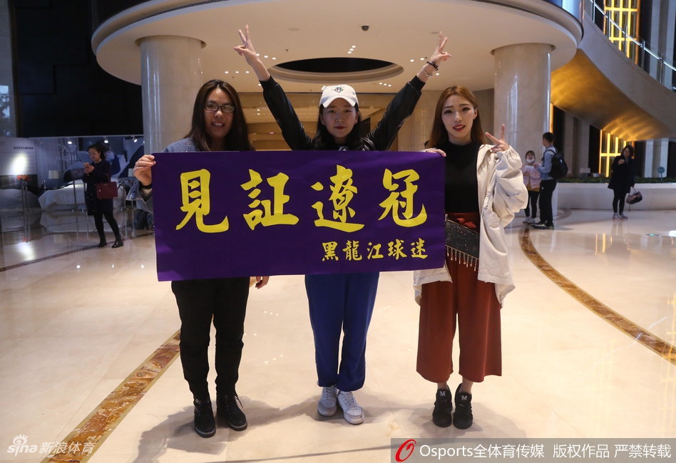 轉(zhuǎn)正！小阿德爾曼率隊(duì)常規(guī)賽三連勝收官 季后賽率隊(duì)兩輪戰(zhàn)至搶七
