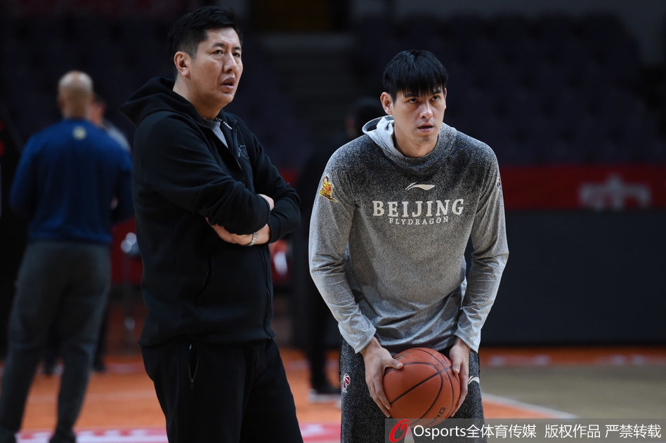 训练结束后，马布里加练投篮，偌大的体育馆里，他一次又一次出手，仿佛在雕刻最后的美好时光