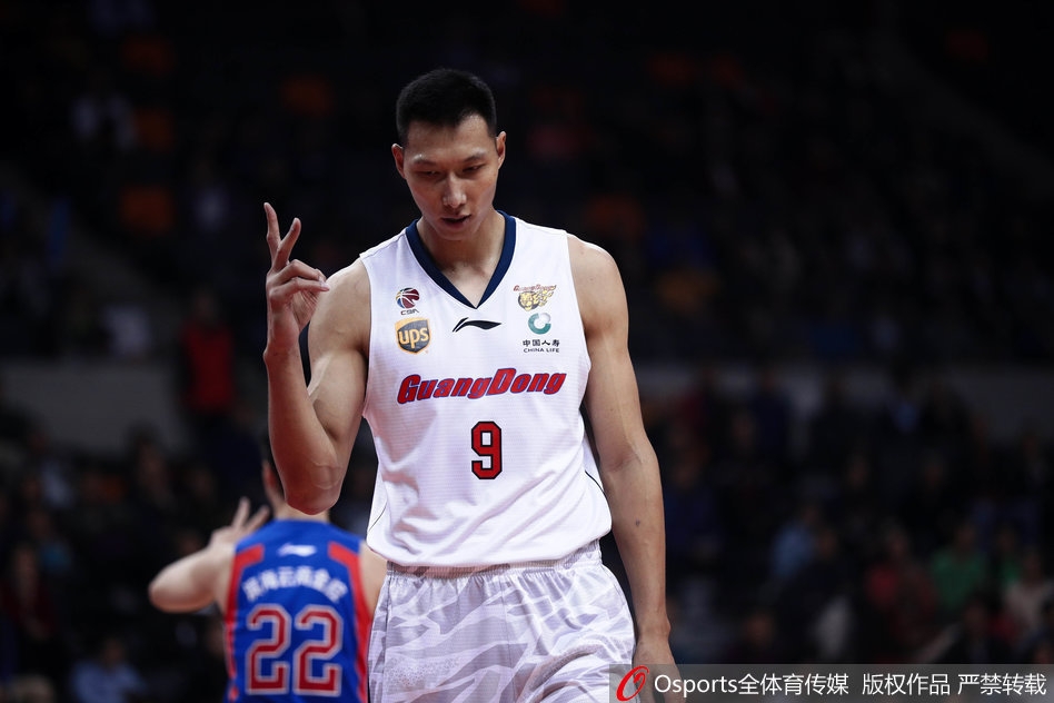 比赛最后时刻，天津队疯狂反扑，霍尔曼在内线接球后，面对防守用尽全力完成一记双手暴扣，虽然分差依然巨大，但这记扣篮展现了他和天津队不放弃的精神。