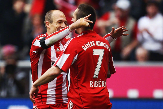 标志性的内切破门，罗本在边路启动，用他金左脚踏出致命一击，身旁的里贝里已准备张开双臂，这是属于罗贝里无数次为拜仁攻城拔寨的经典瞬间。