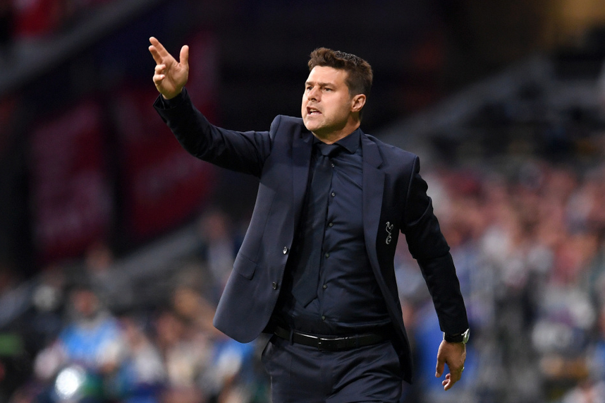 索尔斯克亚眉头紧锁，娃娃脸杀手在教练席上面临真正考验，他肩负着唤醒沉睡红魔的重任