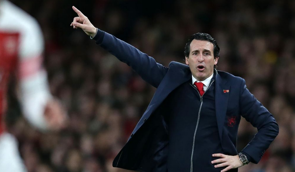 埃梅里在场边奋力指挥，作为阿森纳后温格时代的掌舵人，他正试图将欧联杯之王的气质注入枪手血脉