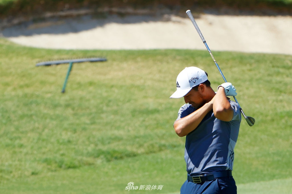 殖民地乡村俱乐部第十八洞全景，古典的会所建筑默默见证着又一传奇诞生。