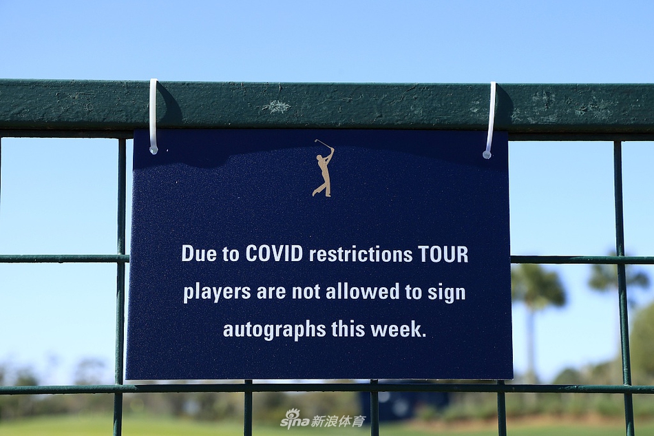 球员锦标赛璀璨的水晶奖杯静置在绒布之上，等待着本周最强大的征服者将其捧起，荣光闪耀。