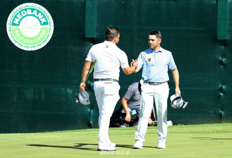 南非本土球手赞德·伦巴在加里普莱尔球场的关键挥杆，目光坚定专注果岭