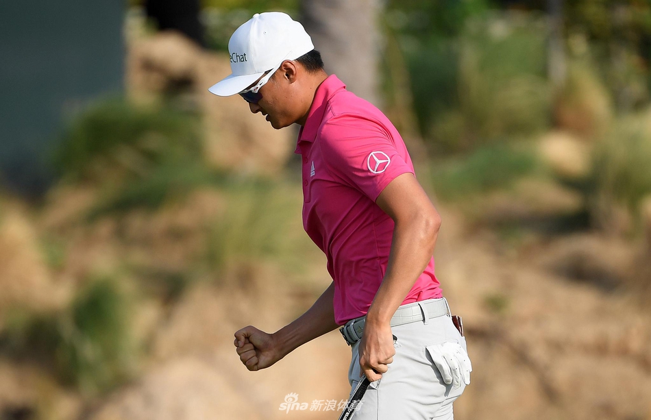 西班牙名将加西亚在比赛中优雅挥杆,沙特国际赛汇聚了众多世界级球星。