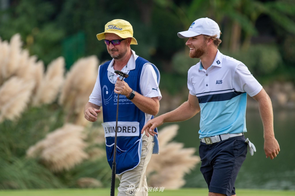 澳大利亚球员布雷克·温德瑞德在佘山球场上挥杆，姿态专注而充满力量，他在首轮创造了赛事最低首轮成绩纪录。