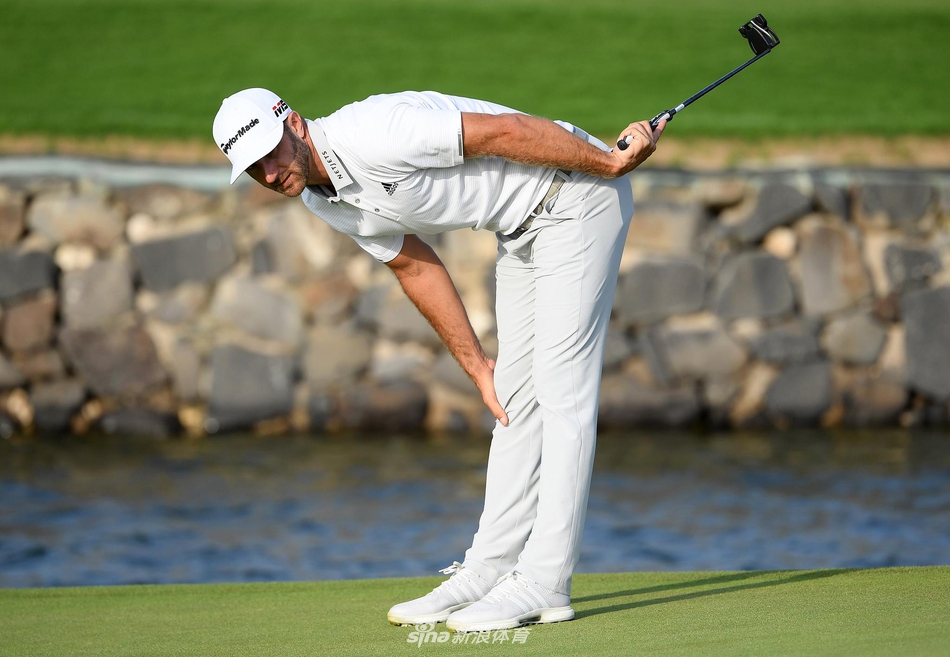 达斯汀·约翰逊在决赛轮中展现前世界第一的风采,他的稳定发挥最终赢得了冠军。