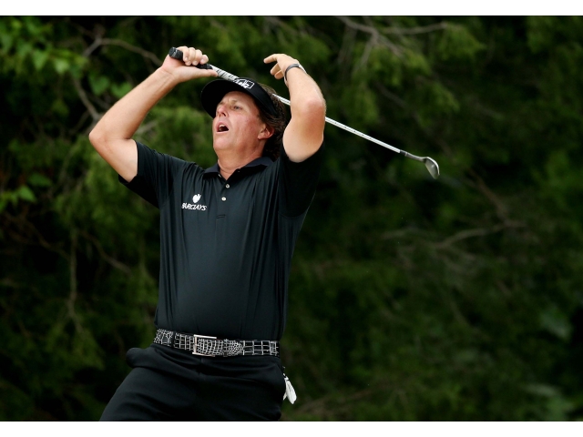 夕阳下米克尔森孤独的背影，象征着他为美国公开赛冠军所付出的漫长而孤独的求索。