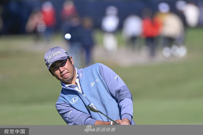 弗诺挥杆动作的瞬间抓拍，身体扭转充满力量，球杆划出完美弧线