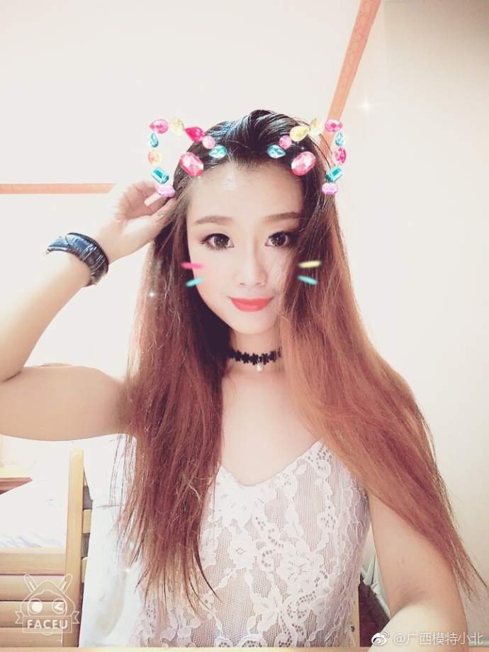 5月6日,雅迪杯足金精英赛比赛展开决赛的争夺,网络红人@广西模特小北