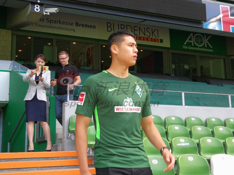 7月3日，英超西布朗俱乐部官方宣布了中国球员张玉宁以永久转会的方式加盟该俱乐部的消息，而在英超联赛的劳工证制度之下，张玉宁将被租借至德甲云达不莱梅俱乐部两年。