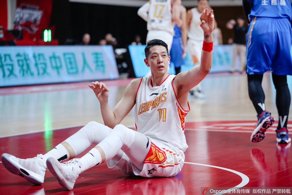 山西外援莫兰德虽然空砍大号两双，但他在篮下的强硬扣篮依然彰显了猛龙内线的绝对权威。