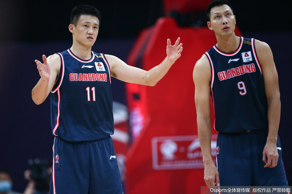 浙江队当家球星吴前在三分线外从容起跳，皮球划出一道彩虹般的美妙弧线，直钻网心，瞬间点燃了整个诸暨赛区的激情