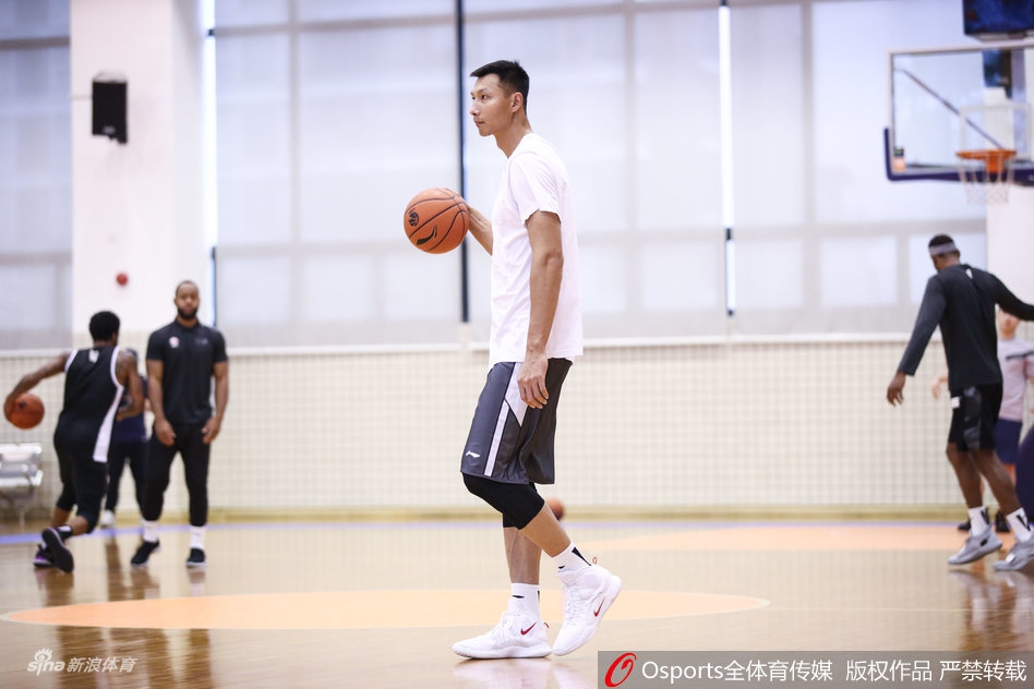 最佳防守陣容一陣：莫布里、追夢、丹尼爾斯、阿門、多特