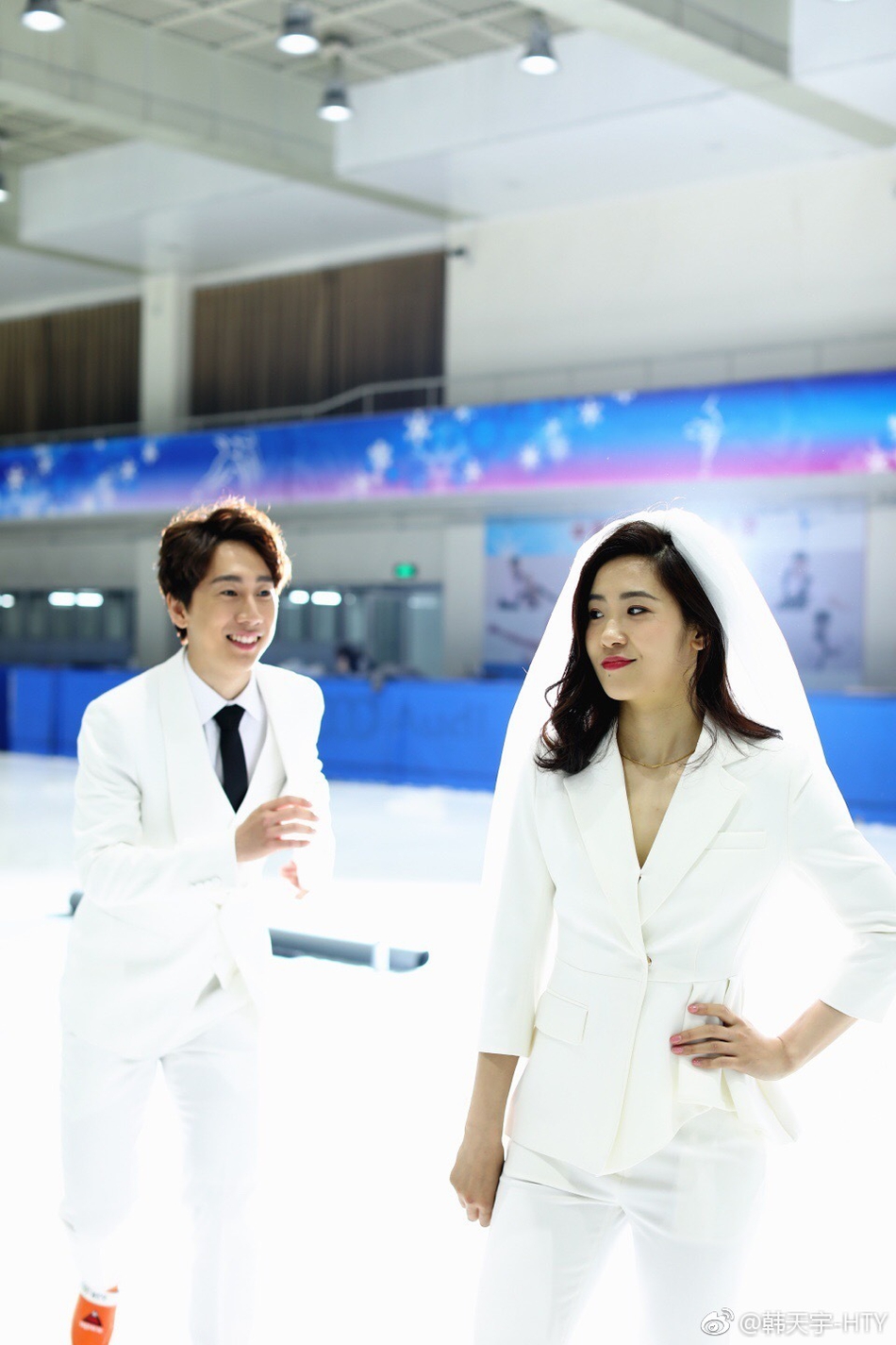 韩天宇刘秋宏冰上婚纱照美爆