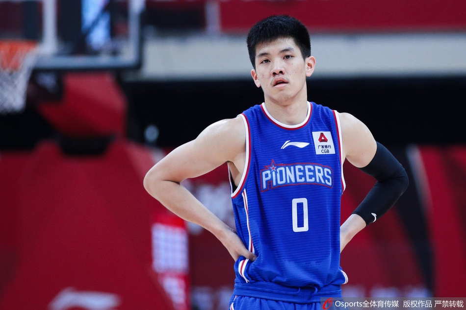 天津小将林庭谦出手三分瞬间，防守者飞身封盖为时已晚，作为探花秀他用全场11分的表现证明了自己的价值。