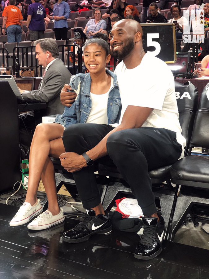 科比保罗现身wnba全明星现场!科比还带着二女儿