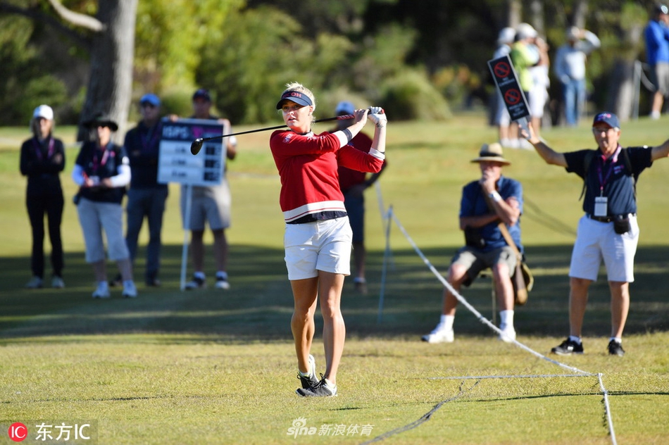 玛德琳·萨格斯托姆一号木开球，身体全力扭转，力量与美感完美结合