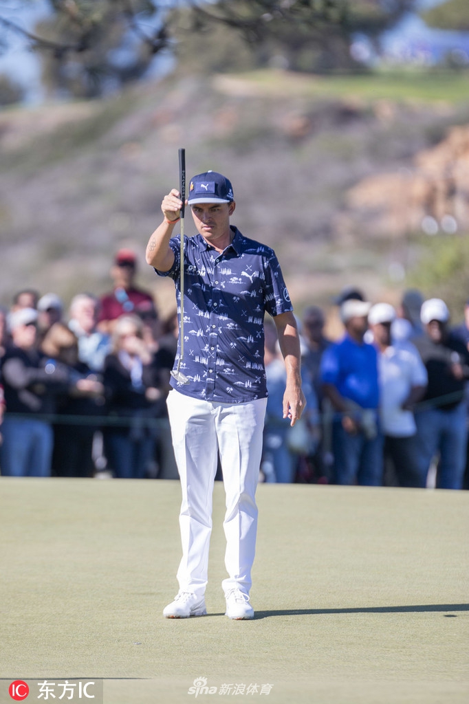 球迷聚集在奥古斯塔著名的阿门角，屏息凝神观看关键一击