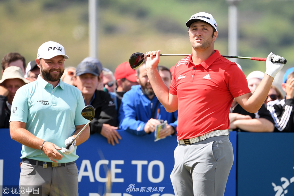 本土名将肖恩·劳瑞在比赛中观察球路,爱尔兰球迷将最热烈的支持给予了本土作战的选手。