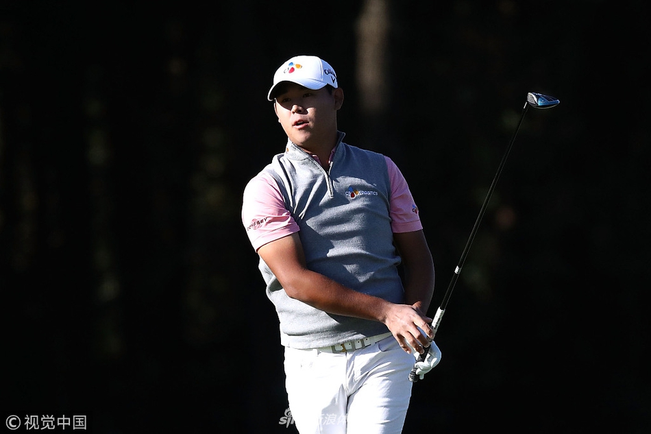 科普卡一号木暴力开球，全身力量迸发，小球如炮弹般穿透球道