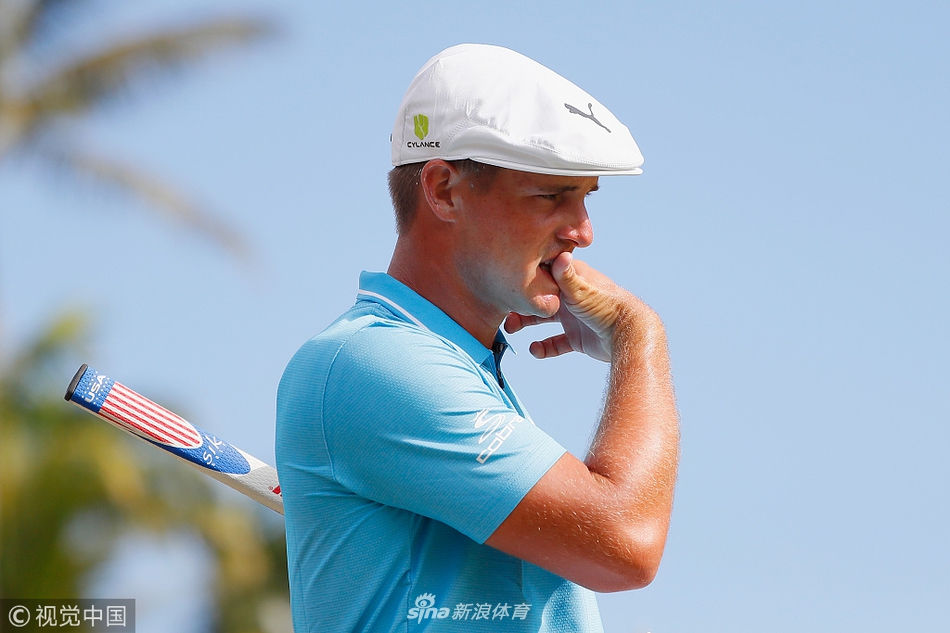 安德鲁·普特南在比赛中望向远方,神情中带着对冠军的渴望与一丝遗憾