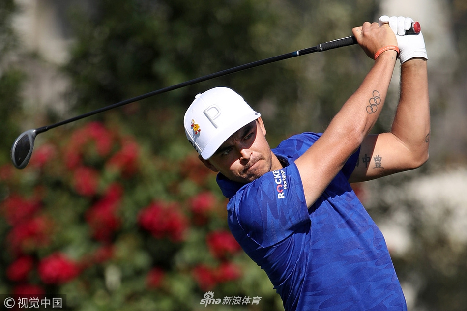 菲尔·米克尔森在比赛中不幸遭遇淘汰,他带着遗憾离开斯科茨代尔的球场。