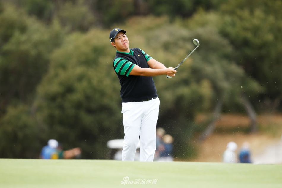 黄昏下的皇家墨尔本俱乐部会所与练习果岭宁静而庄严,等待着次日即将到来的激烈厮杀。