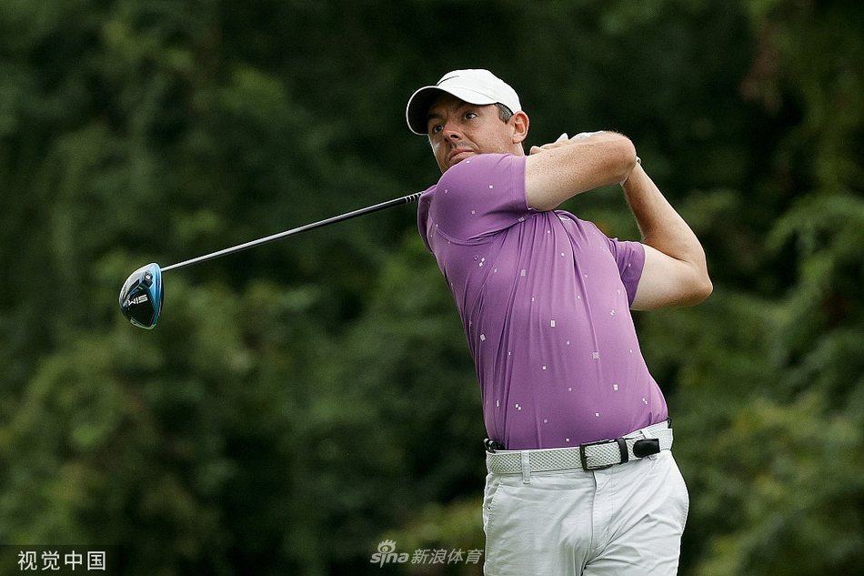 琼·拉姆与加西亚同组竞技，两代西班牙巨星的身影在果岭上交汇