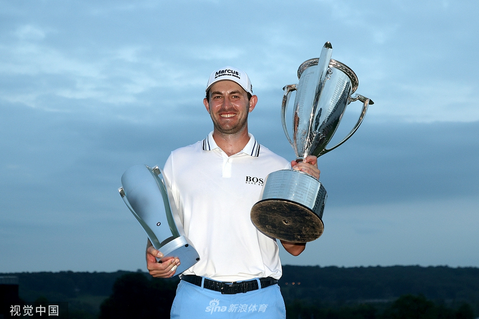 坎特利凝视冠军奖杯，眼神中满是疲惫后的释然与巨大喜悦