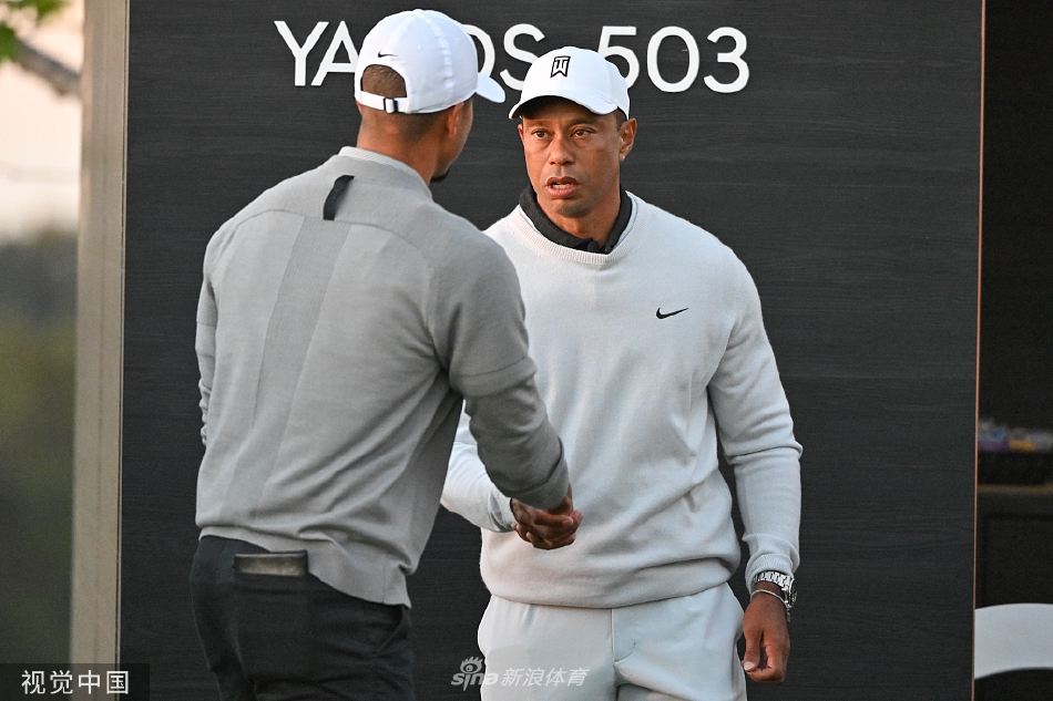 赛事东道主泰格·伍兹在练习场认真热身，为复出首战做最后准备
